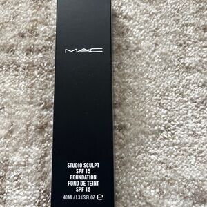 MAC Studio Sculpt Foundation NC35 with SPF 15